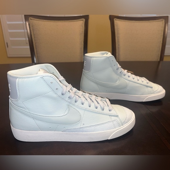 New Nike Blazer Mid 77 Barely Silver Sneaker Shoes - Picture 2 of 12